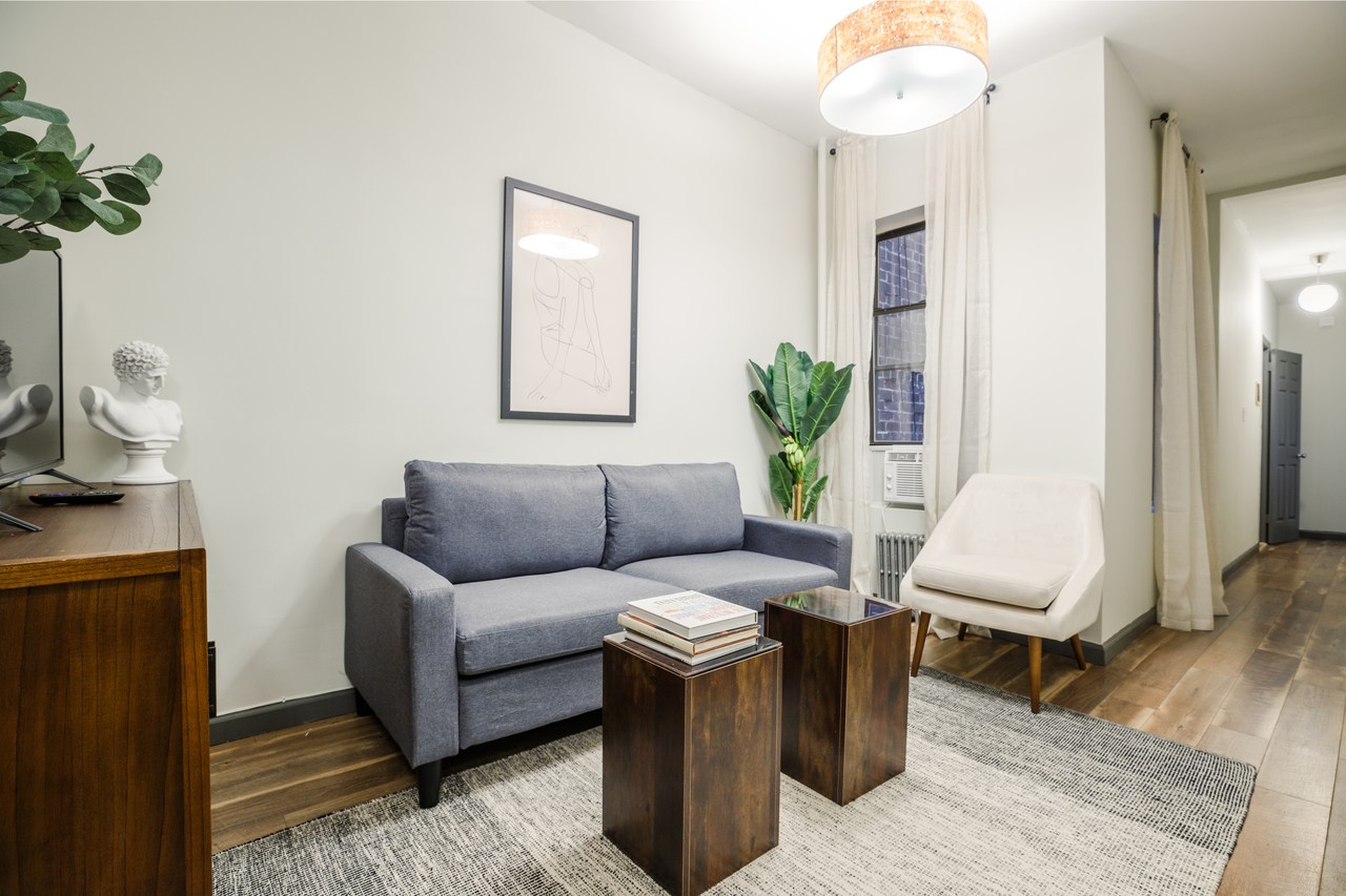 a room in Theater District photo 4