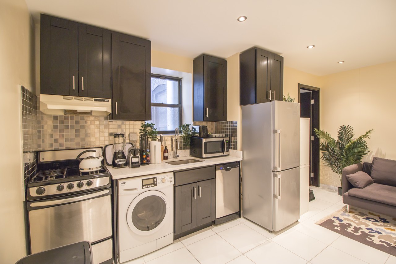 a room in Morningside Heights photo 5