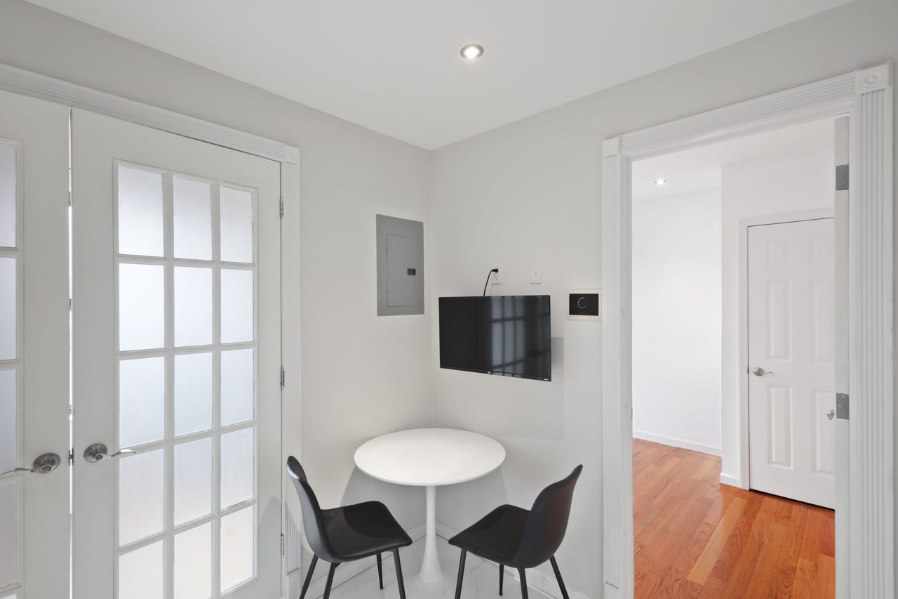 a room in Morningside Heights photo 5