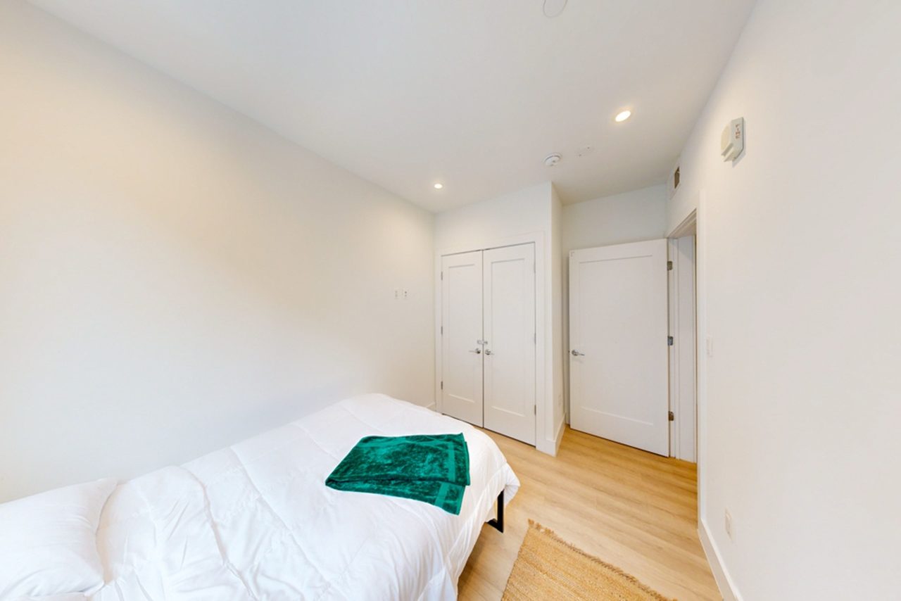 a room in Northwest Washington photo 2