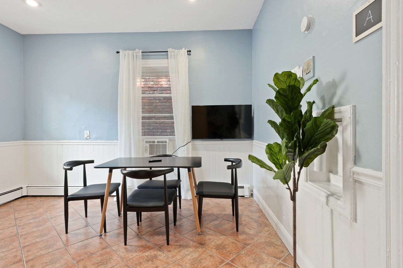 a room in Mission Hill photo 3