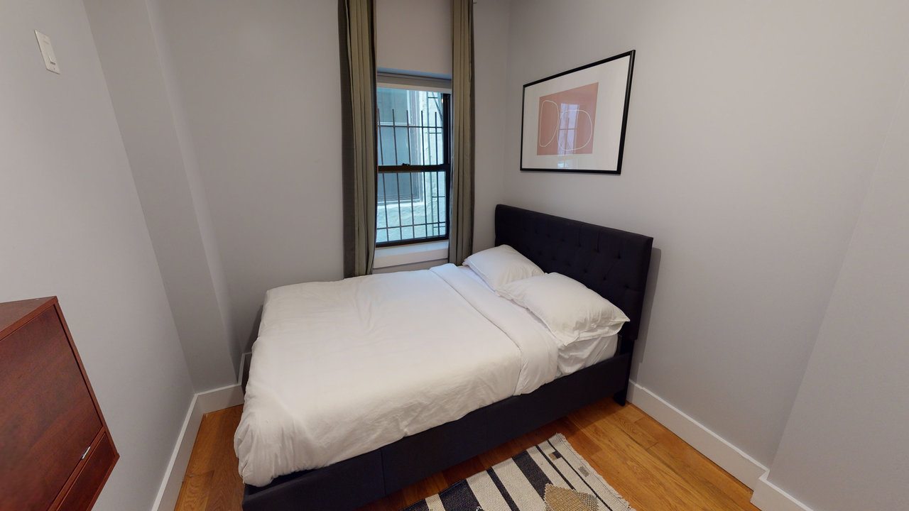 a room in Bedford-Stuyvesant photo 2