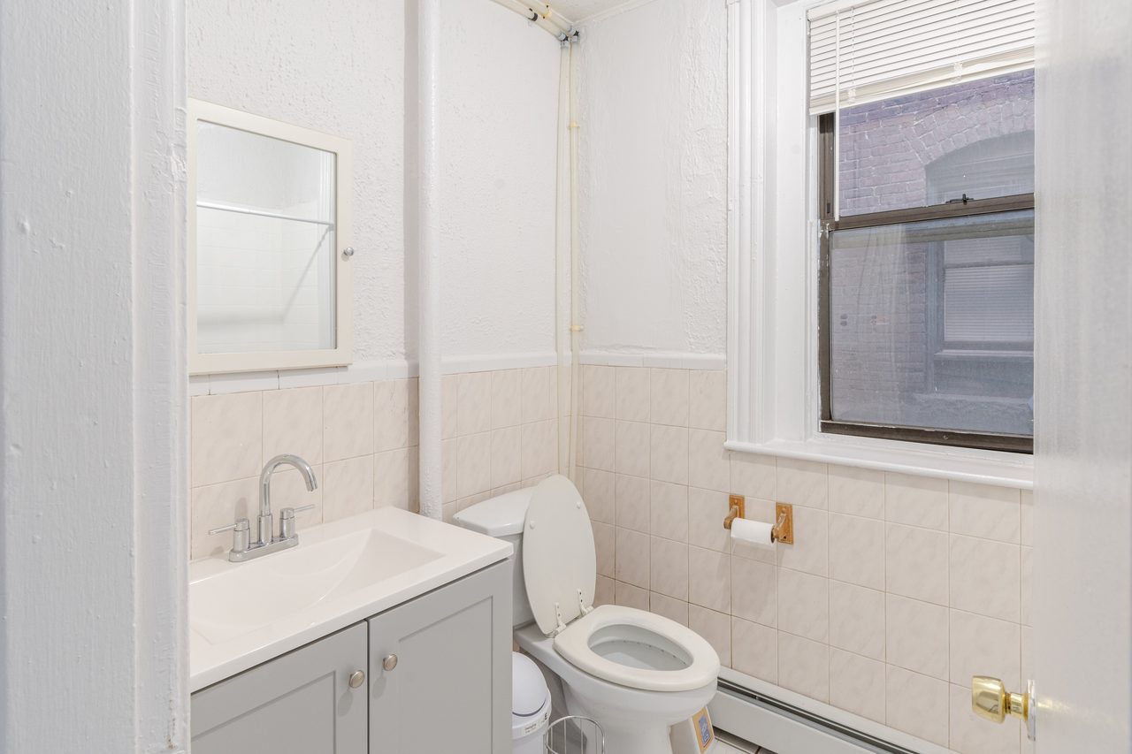 a room in Allston photo 7