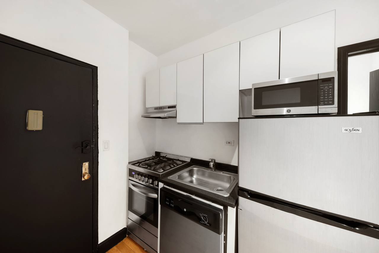 a room in East Village photo 2