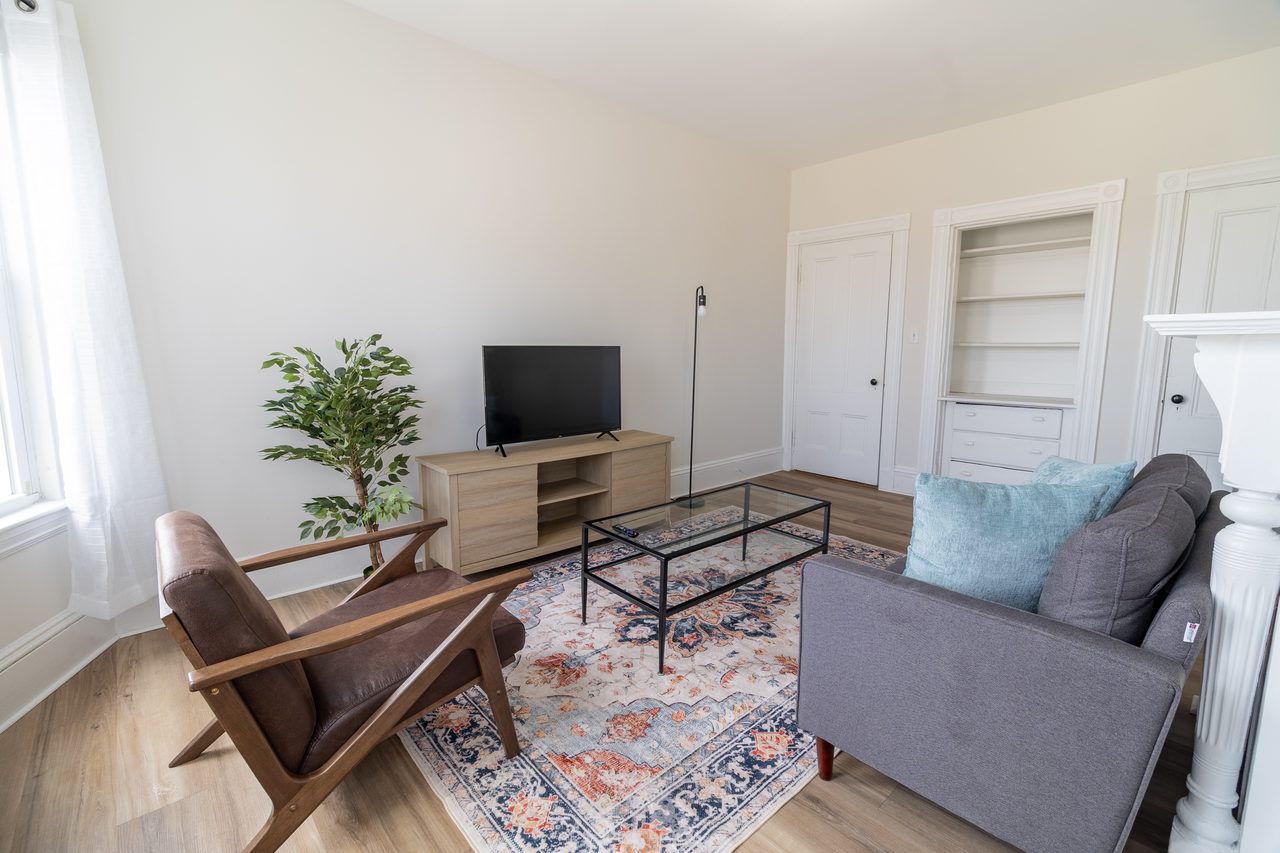 a room in Roxbury photo 6