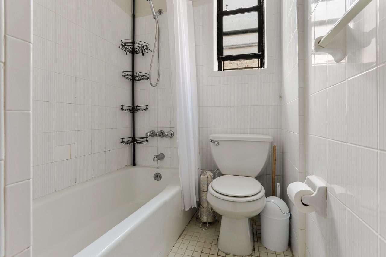 a room in Morningside Heights photo 6