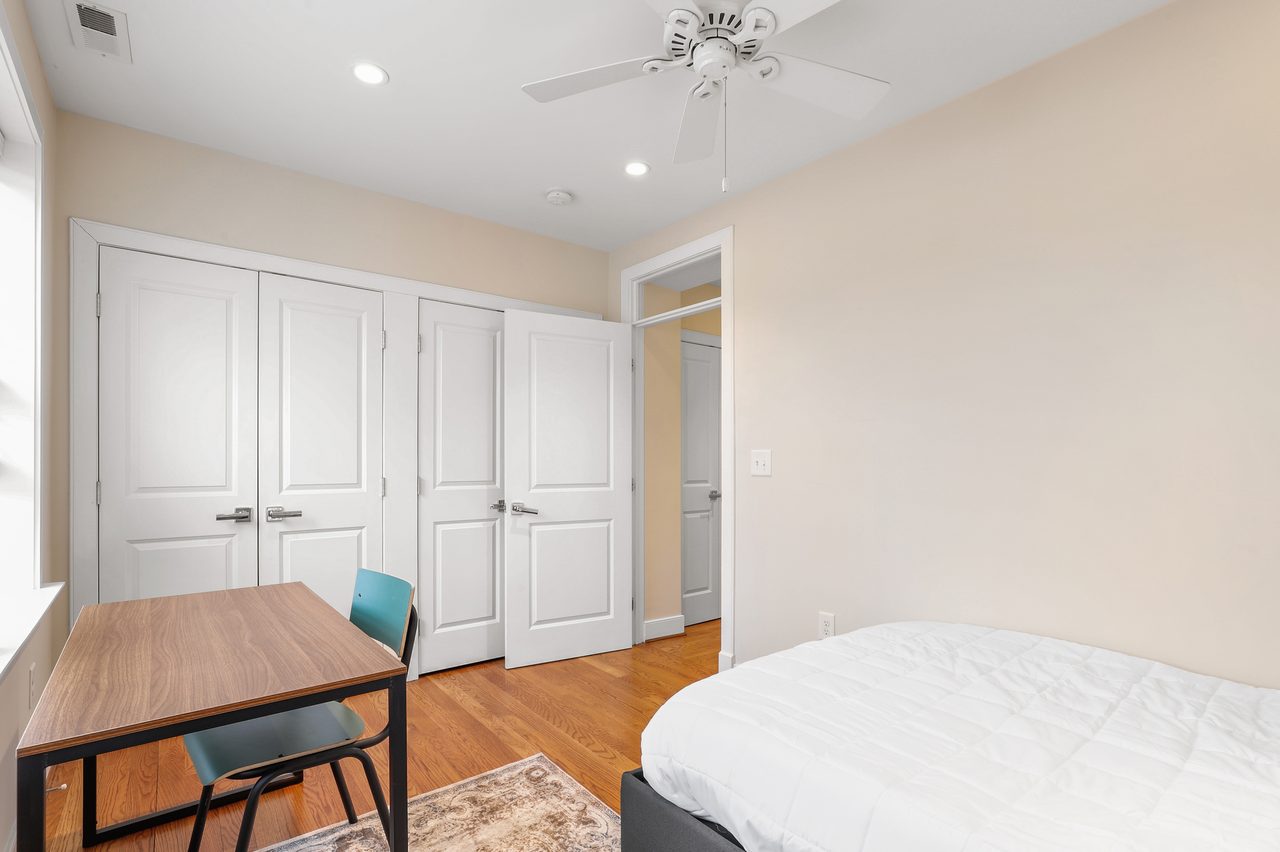 a room in Barney Circle photo 3