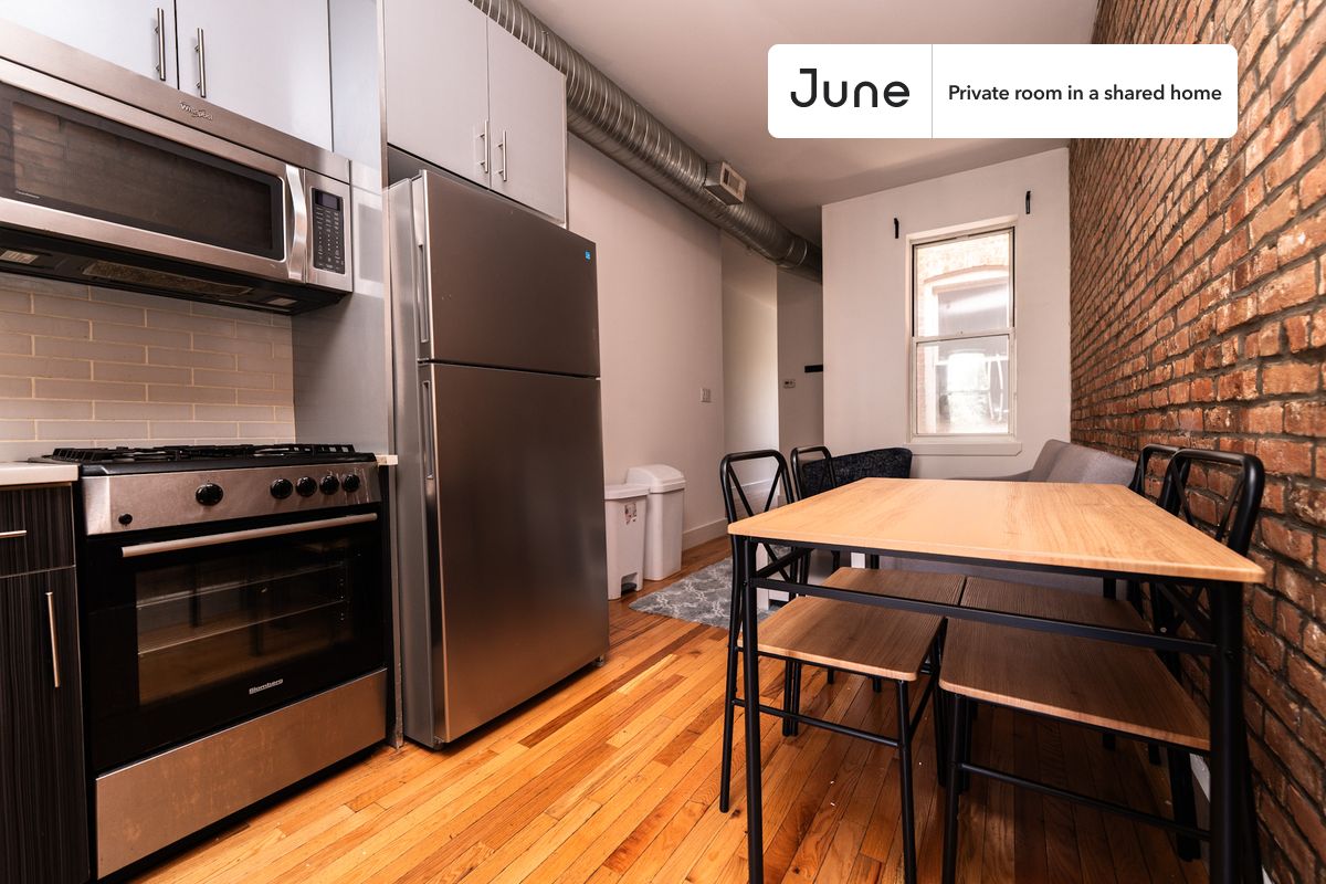 a room in Ocean Hill photo 5