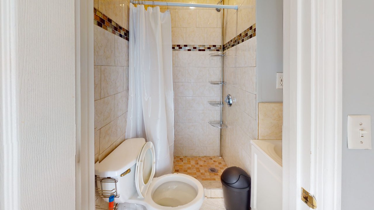 a room in Oak Square photo 7