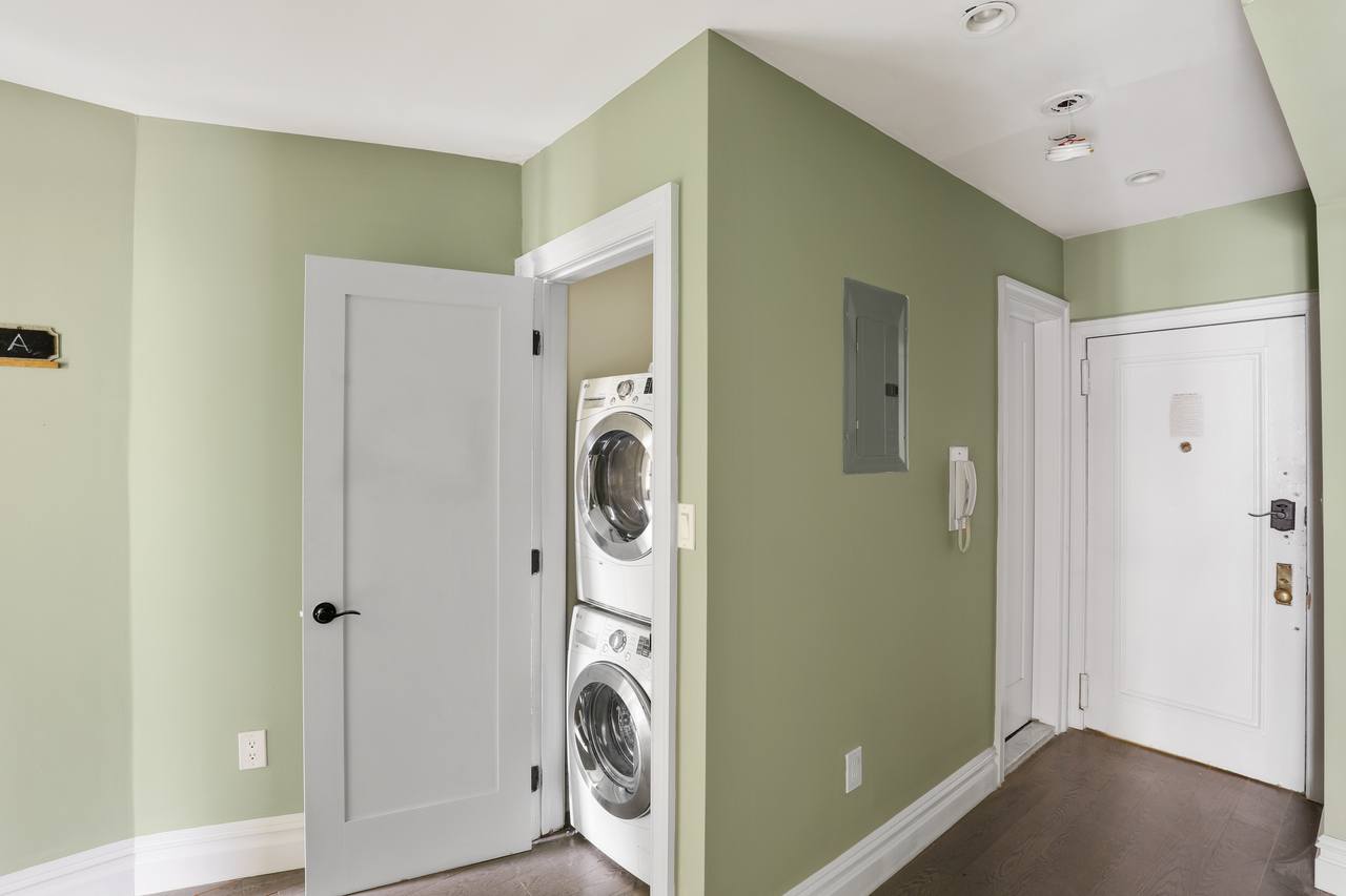 a room in East Village photo 6