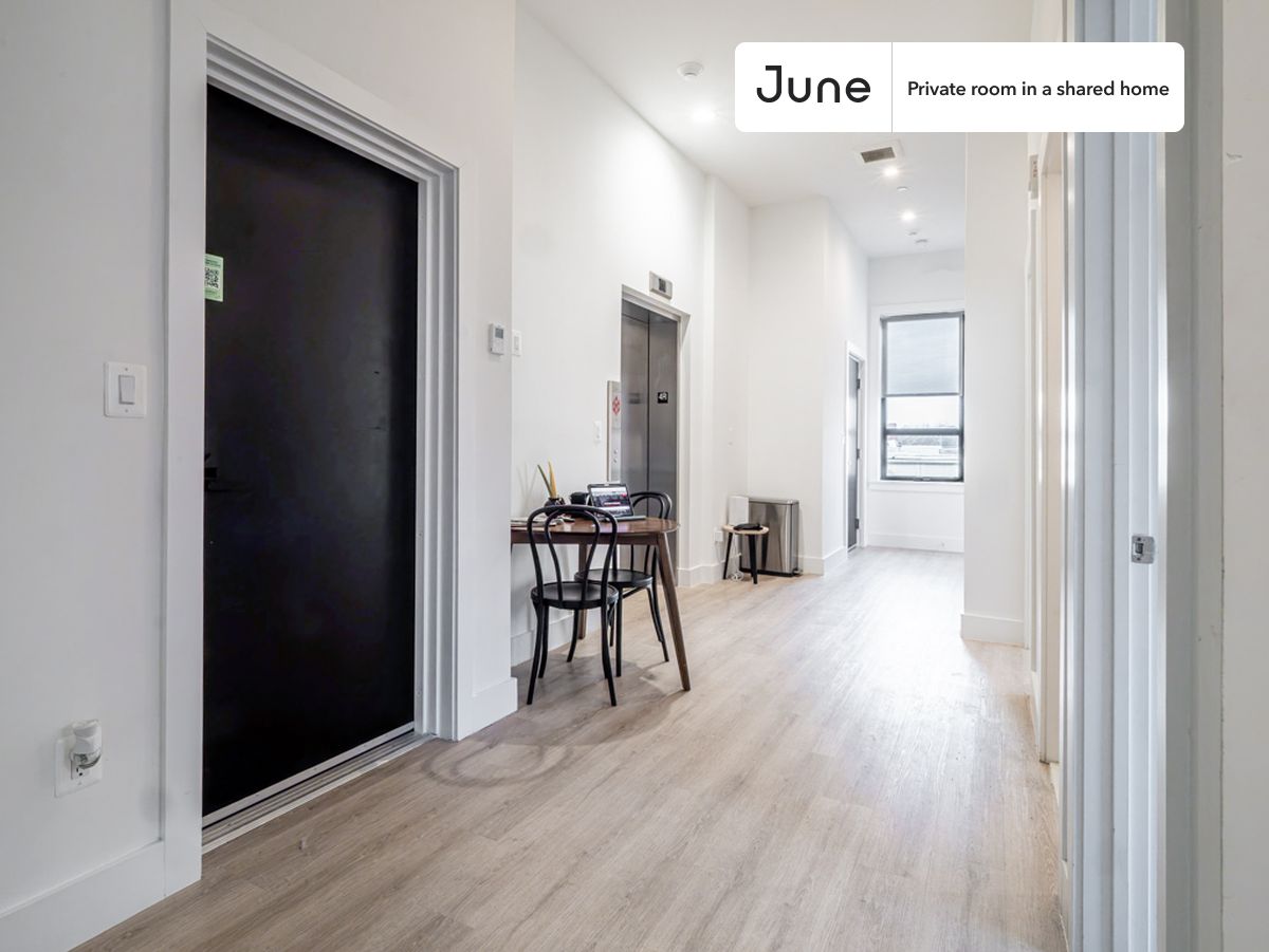 a room in Northwest Washington photo 5