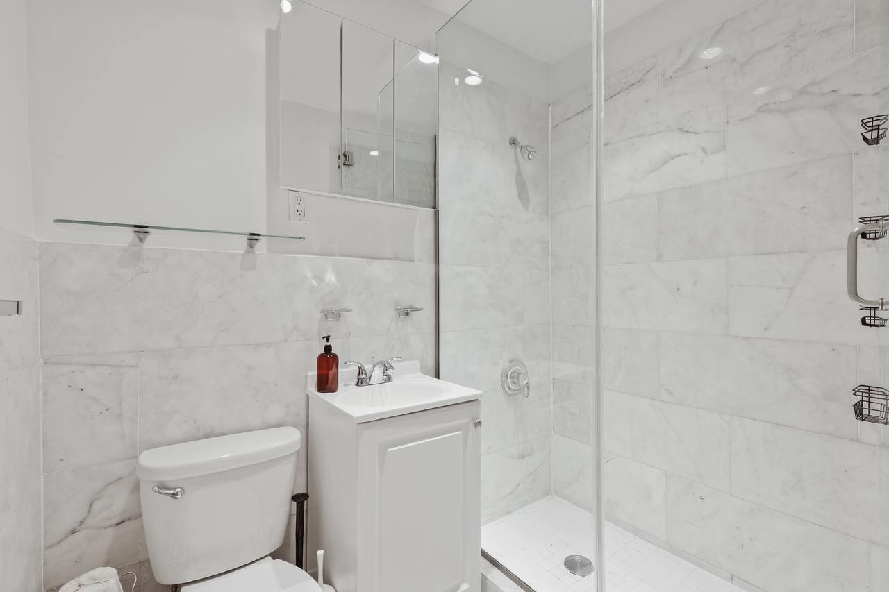 a room in Flatiron District photo 8