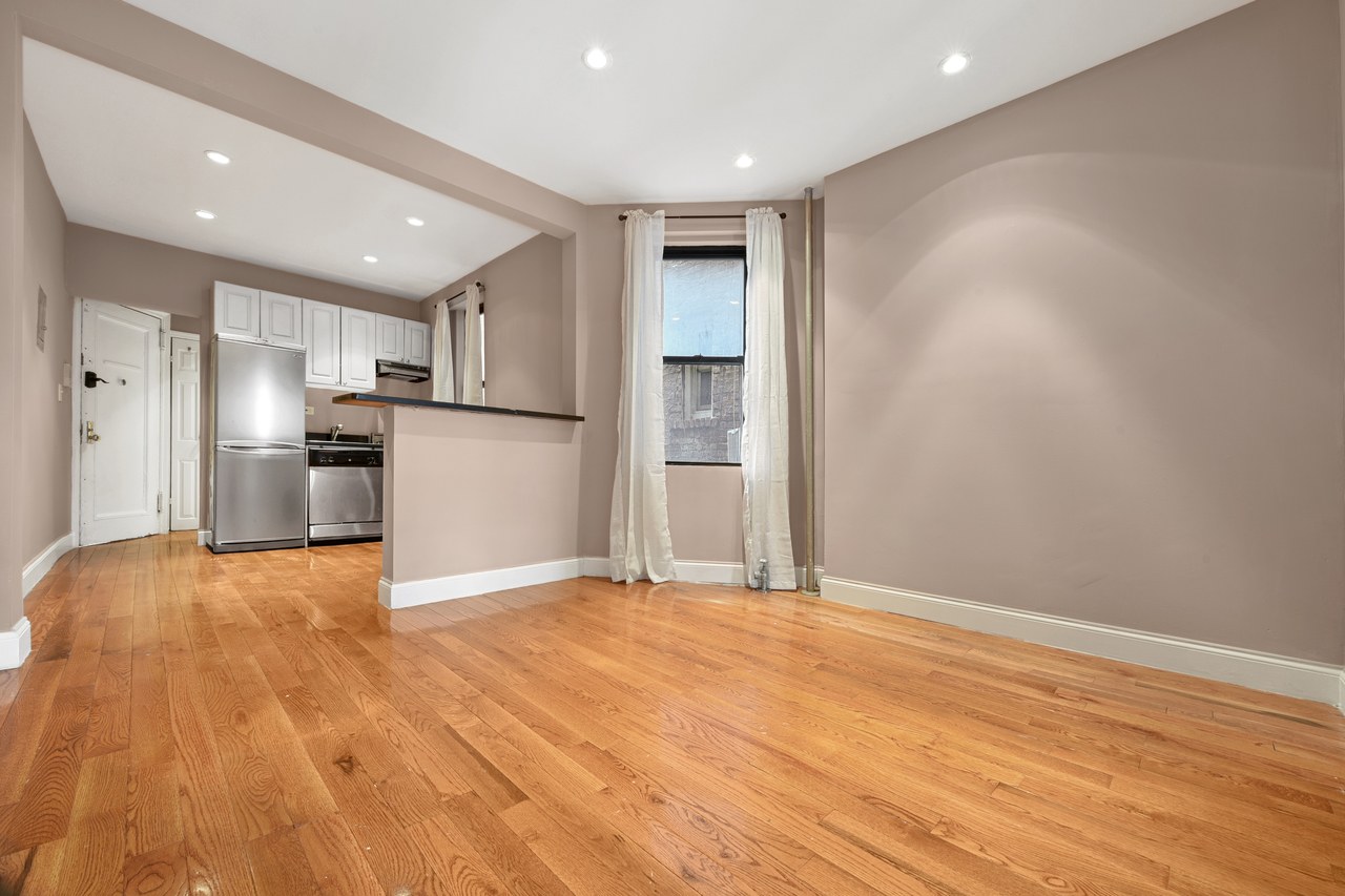 a room in East Village photo 5