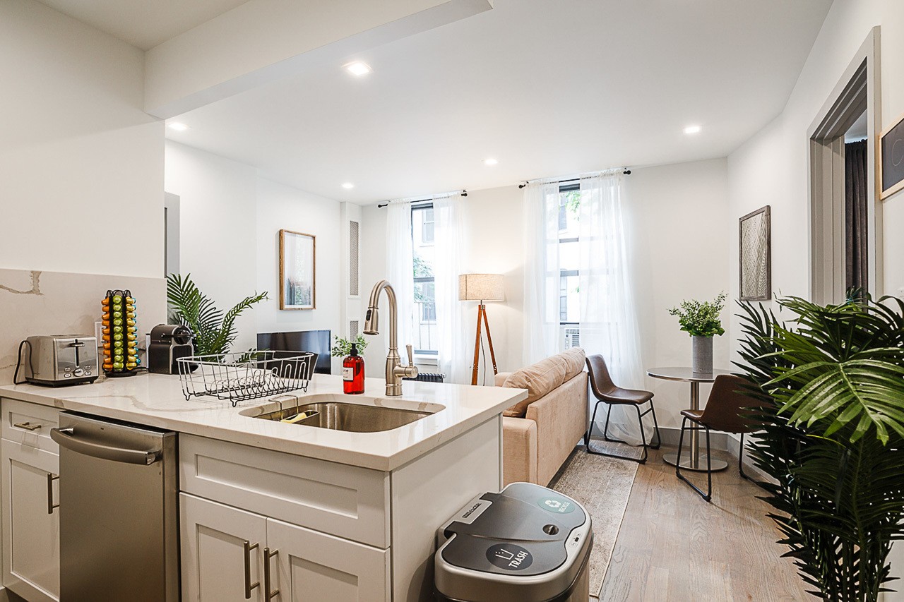 a room in Morningside Heights photo 5
