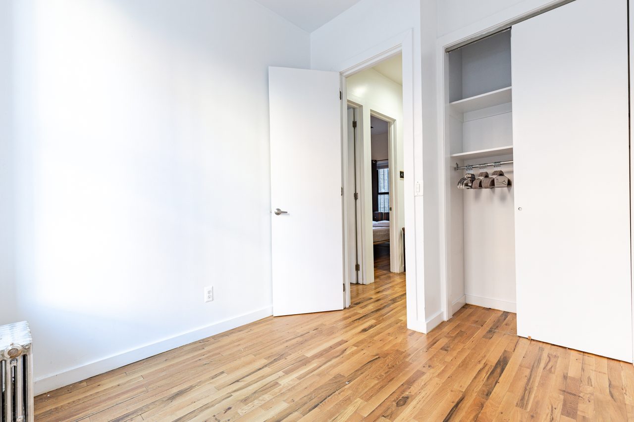 a room in Hamilton Heights photo 4