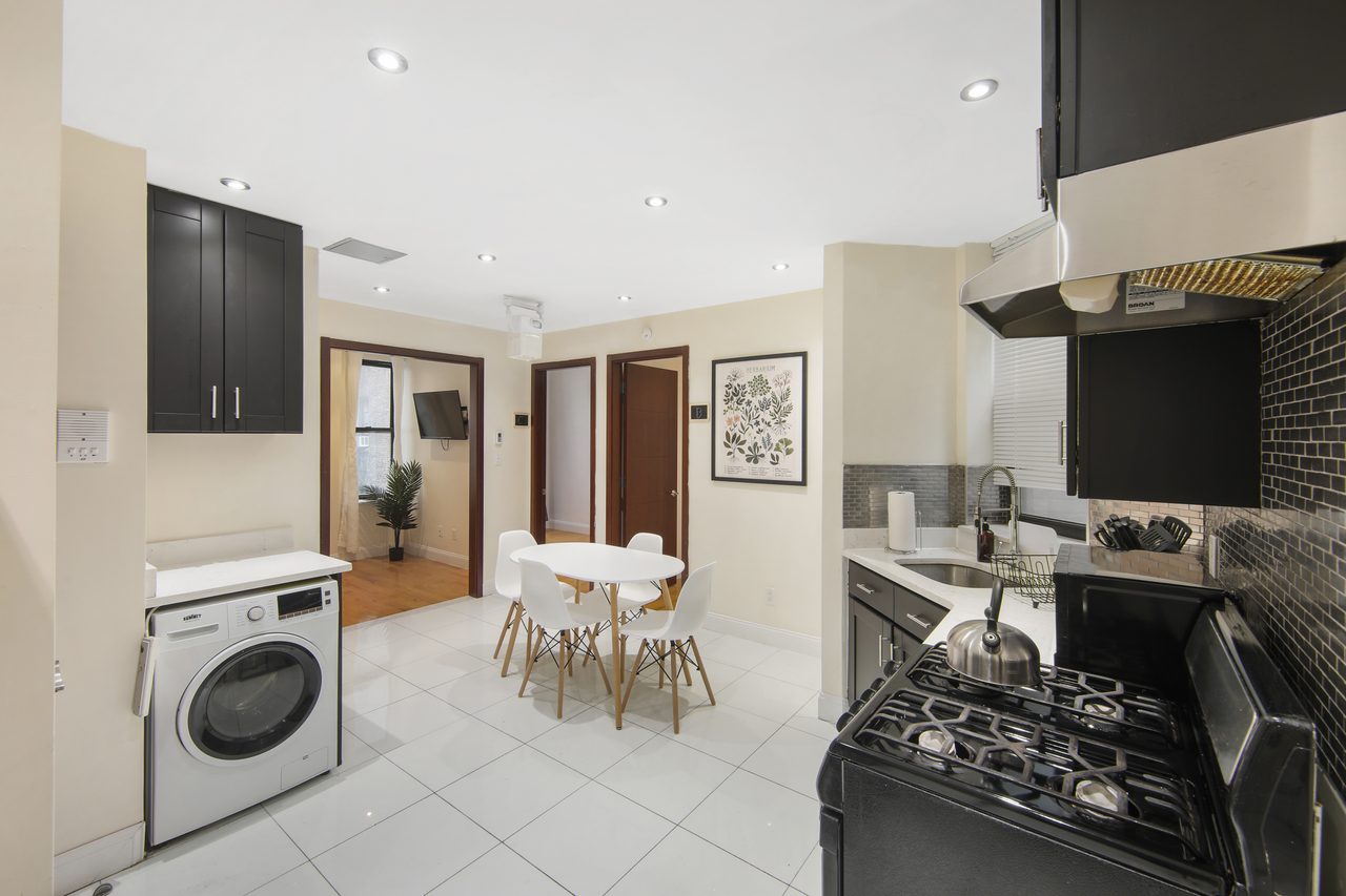 a room in Morningside Heights photo 5