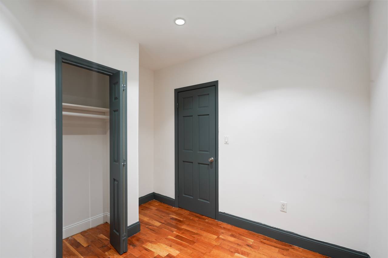a room in East Harlem photo 5