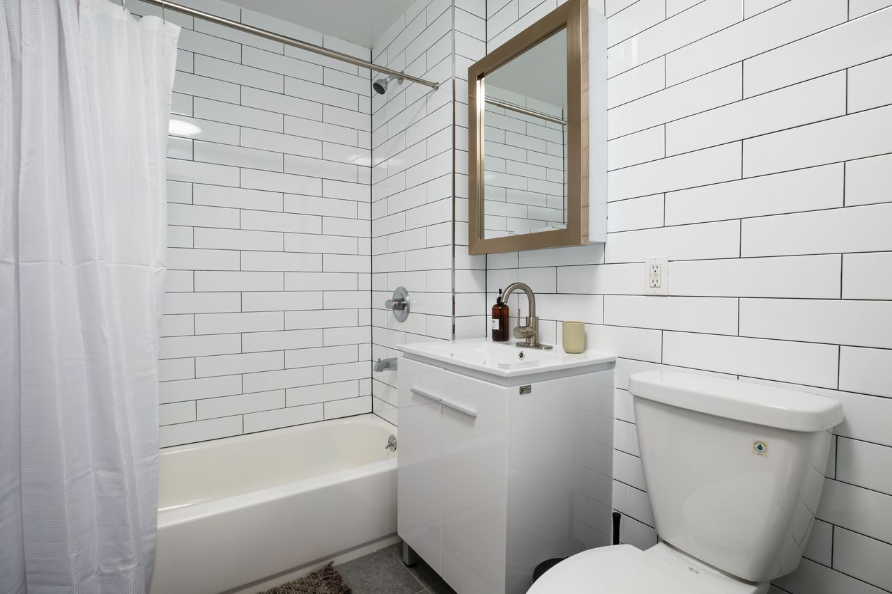 a room in Lower East Side photo 5