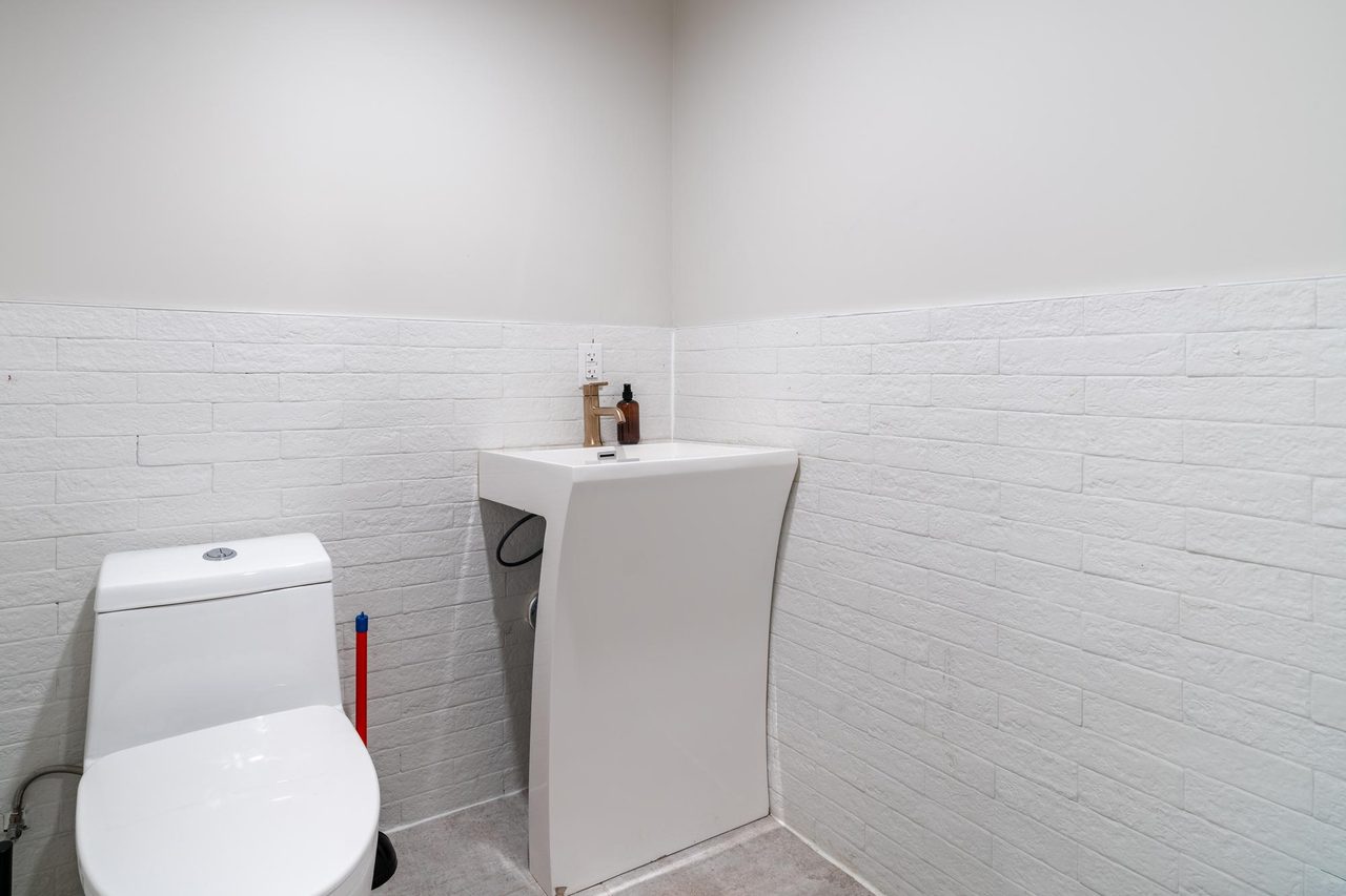 a room in Southside photo 9