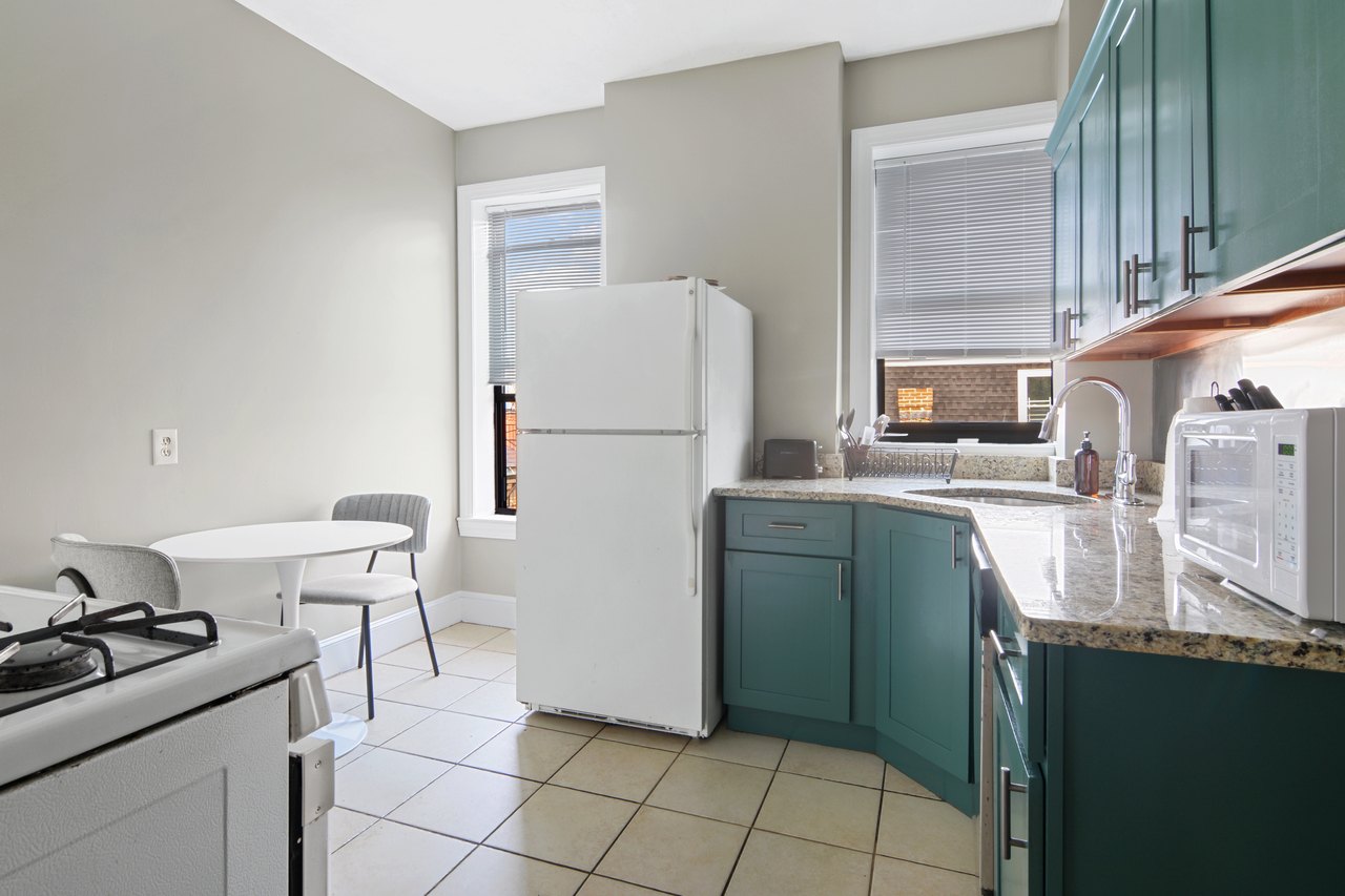 a room in Allston photo 6