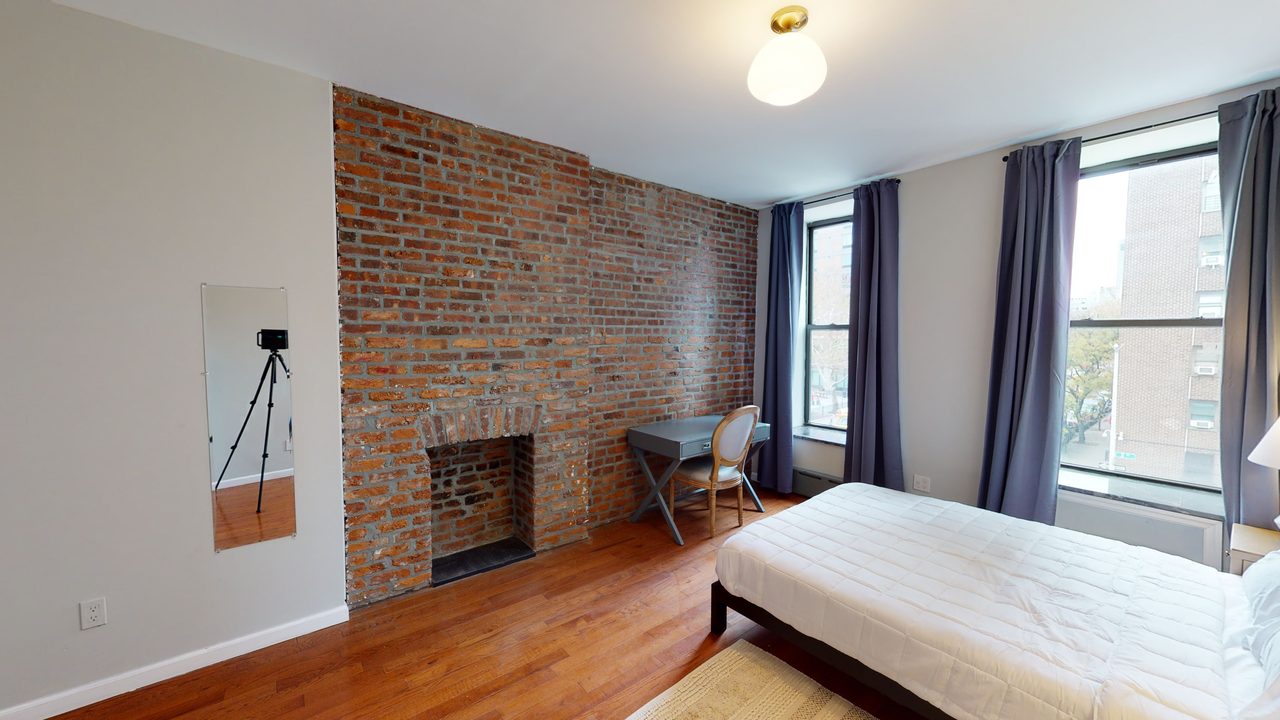 a room in East Harlem photo 2