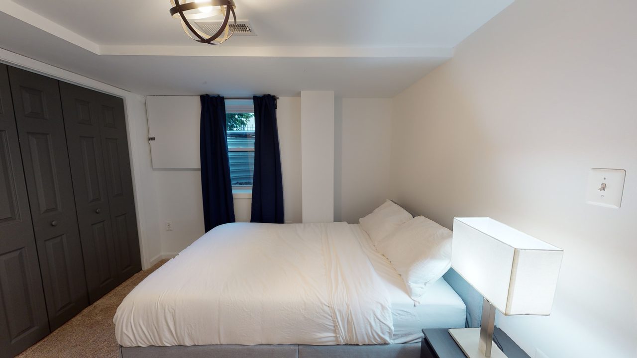 a room in Northwest Washington photo 2