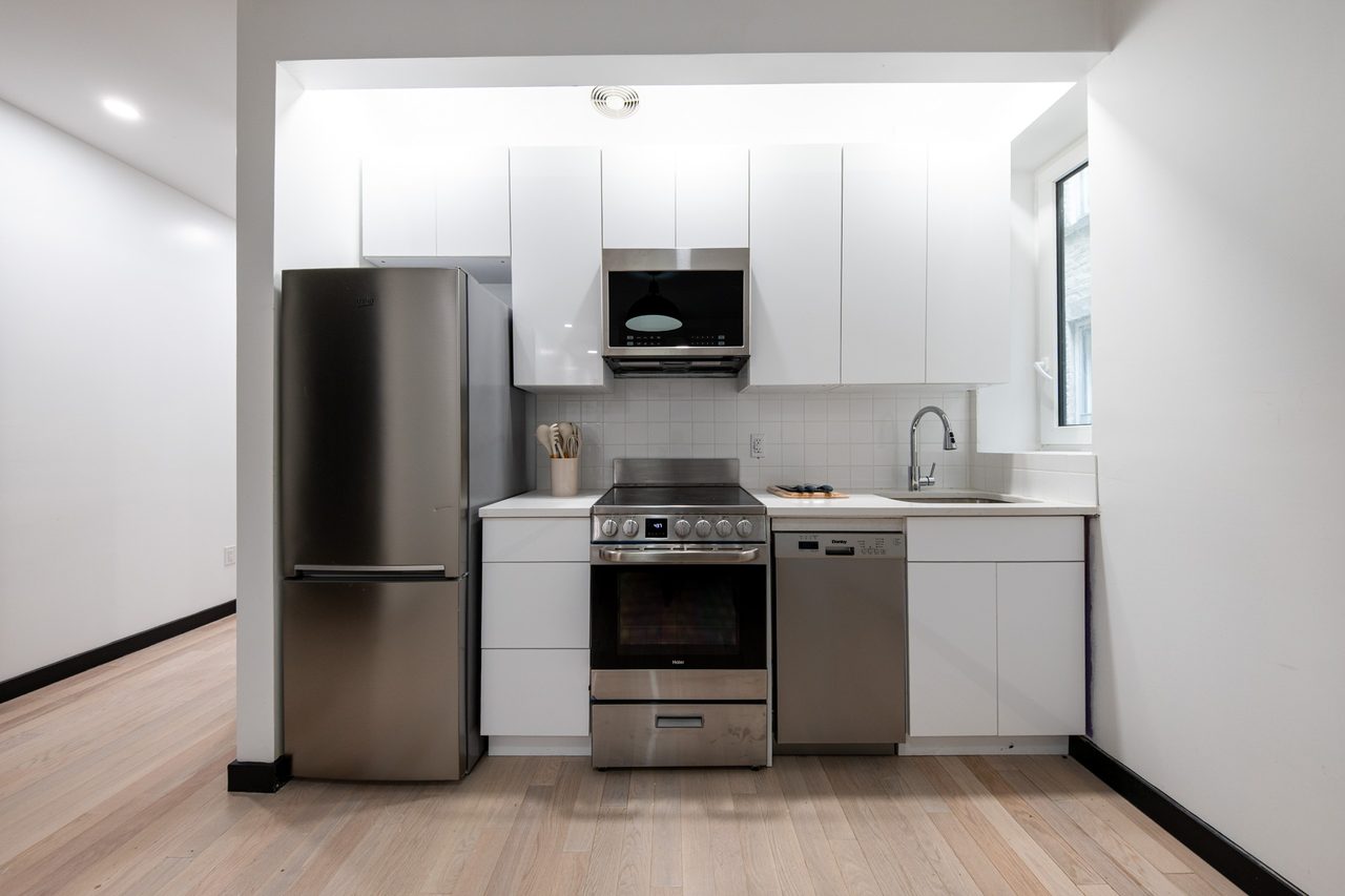 a room in Flatbush photo 5