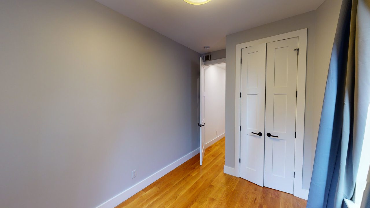 a room in Bedford-Stuyvesant photo 5