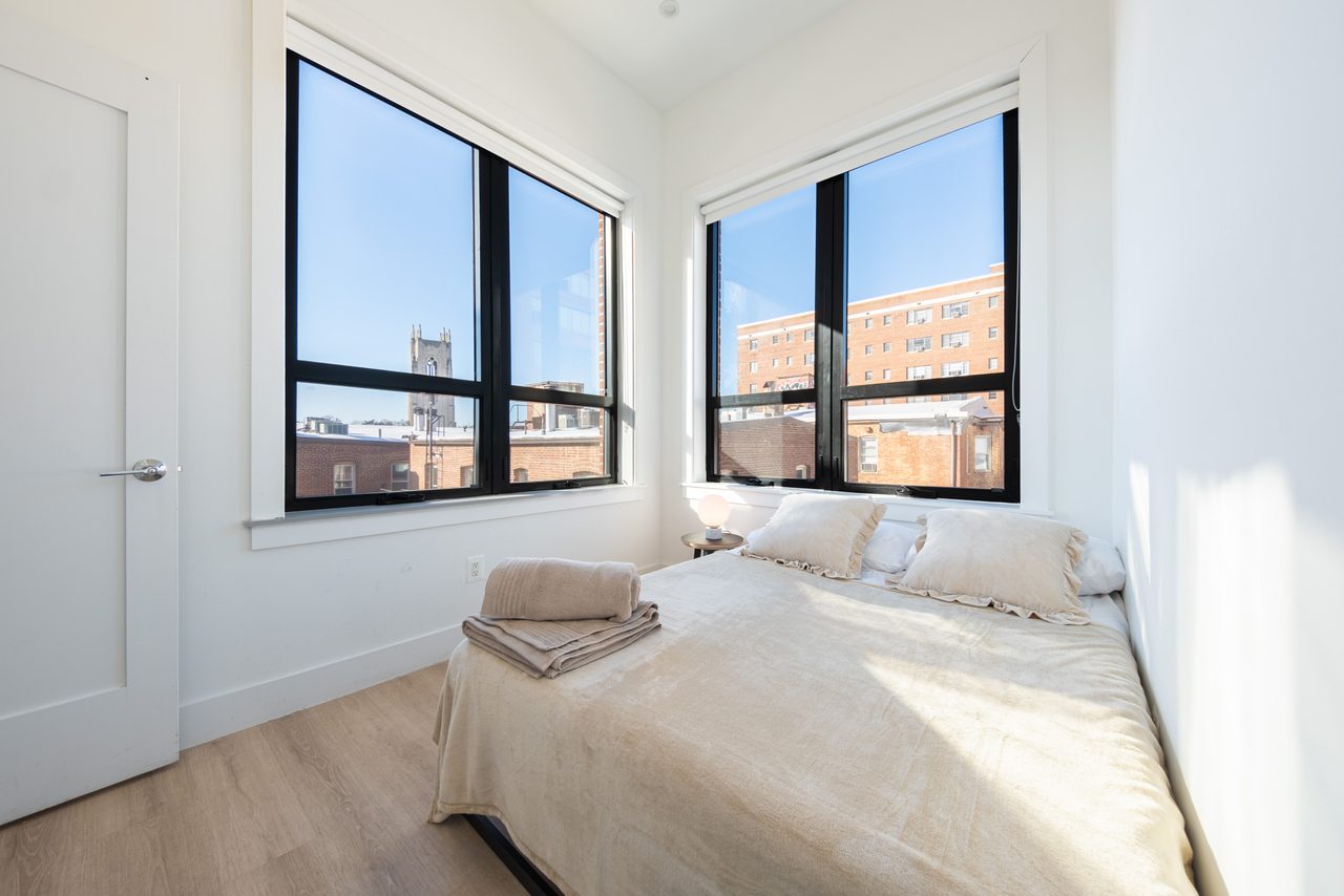 a room in Northwest Washington photo 2