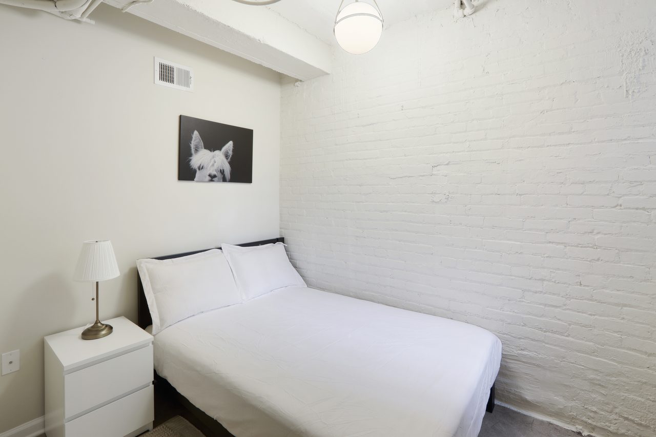 a room in Northwest Washington photo 2