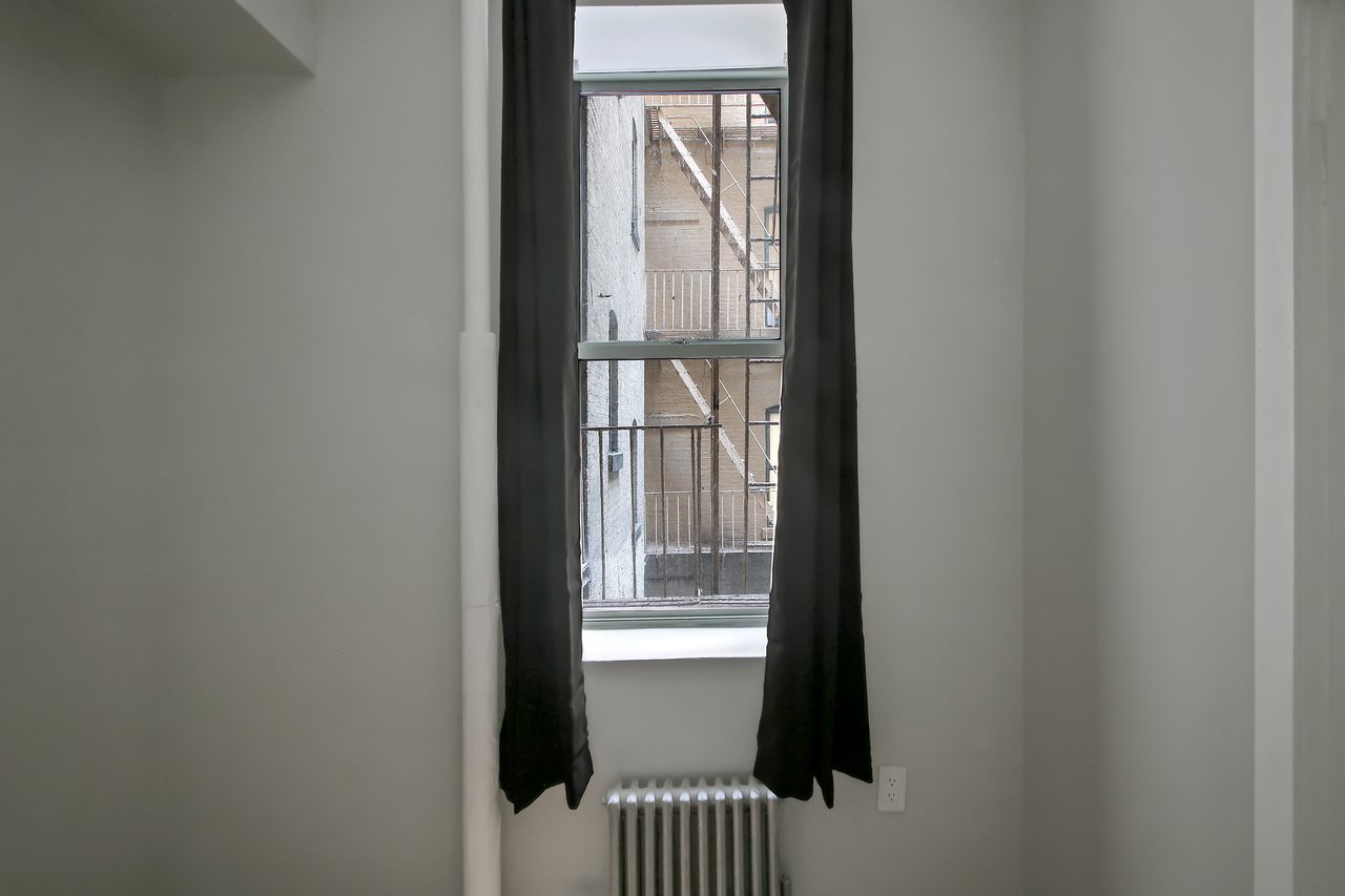 a room in Lincoln Square photo 8