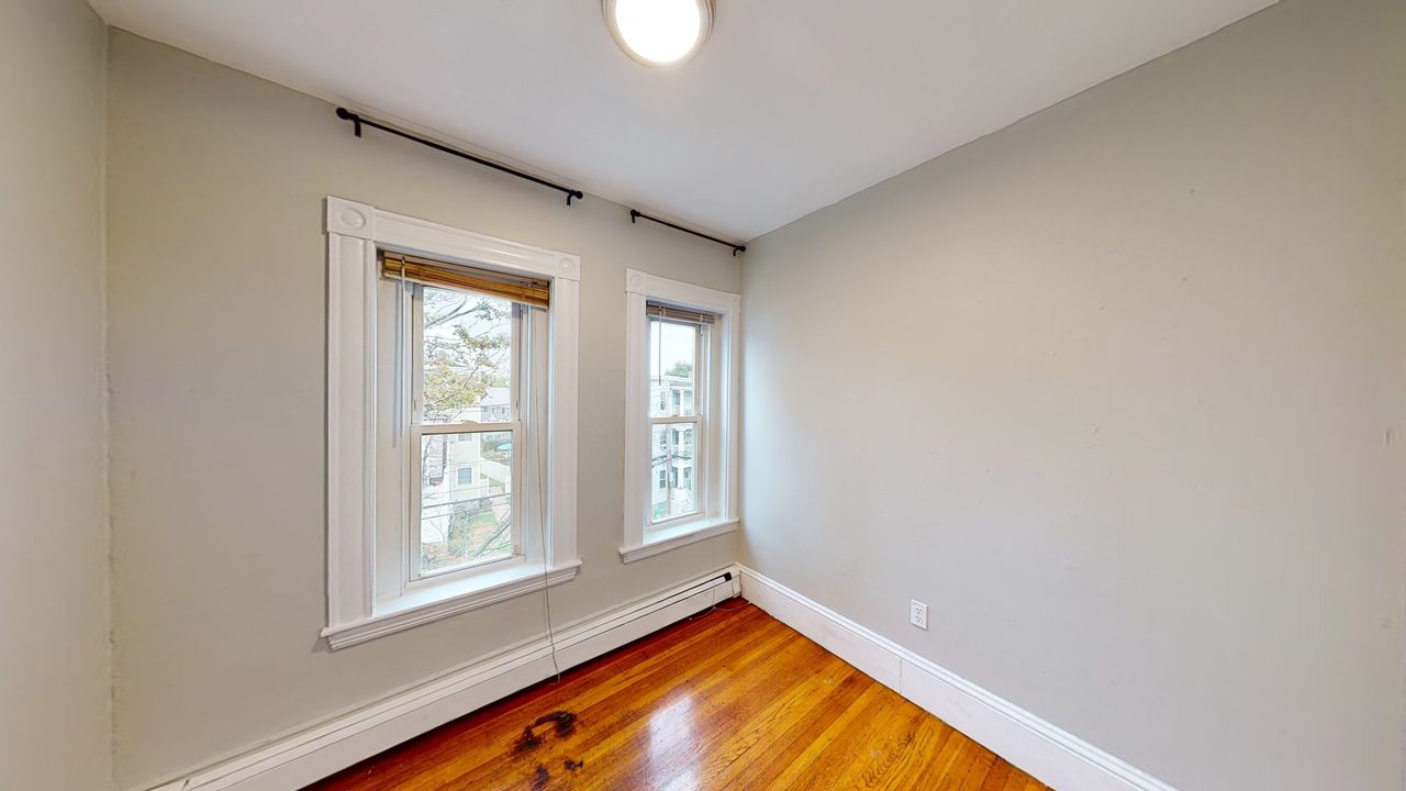 a room in Lower Allston photo 3