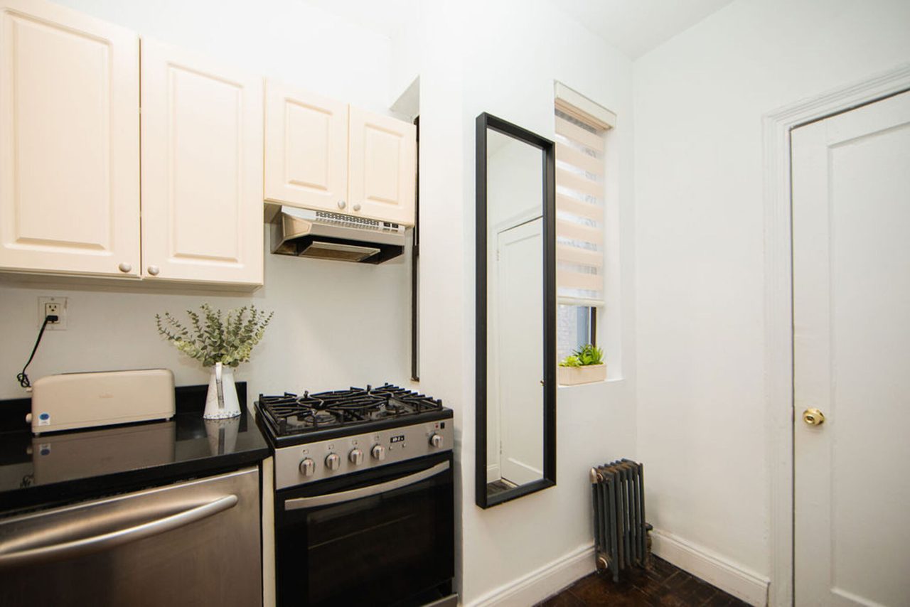 a room in East Village photo 9