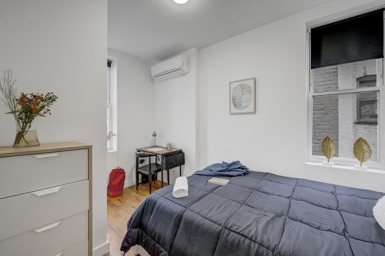 a room in Flushing photo 2