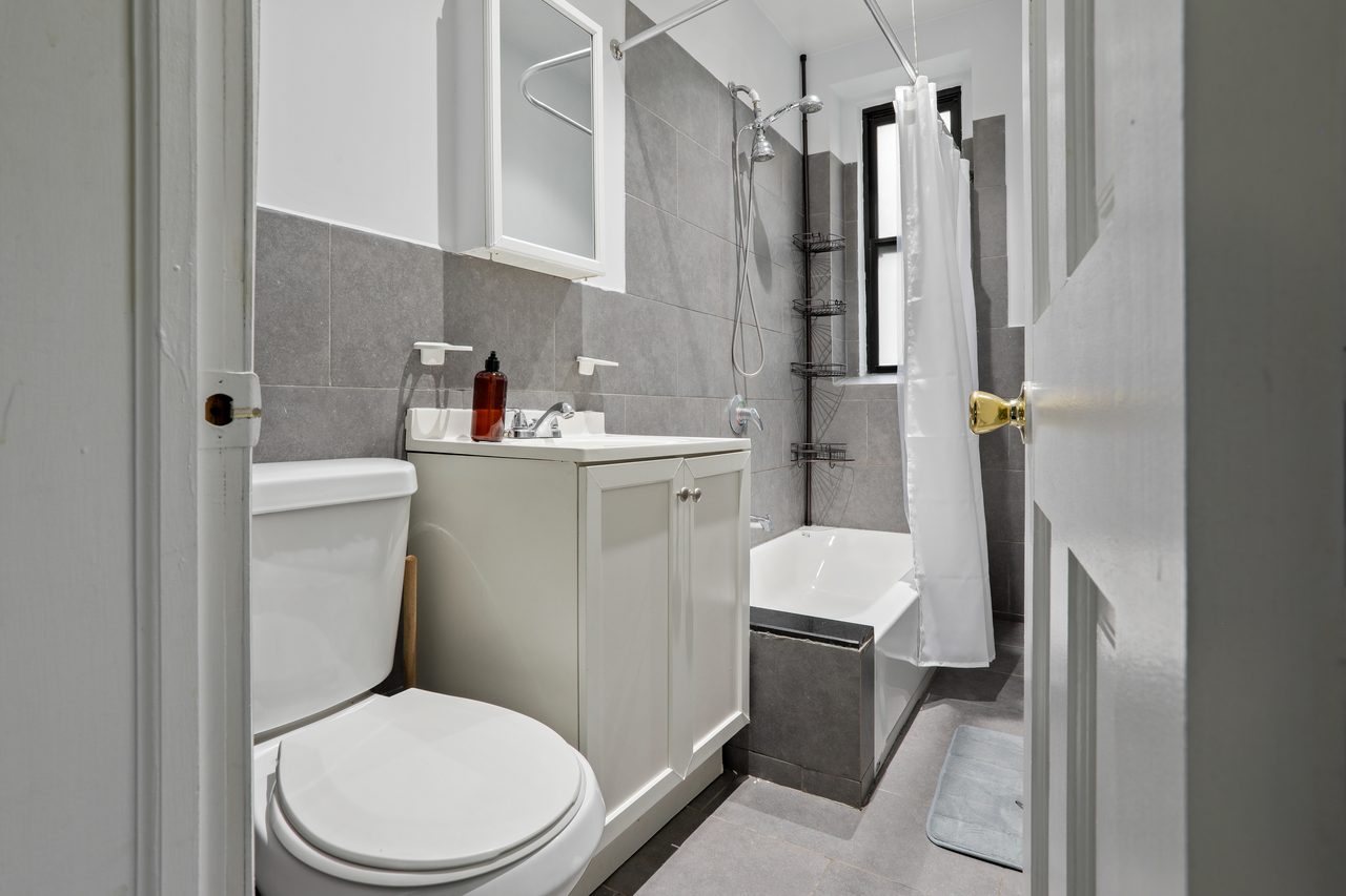 a room in East Harlem photo 7
