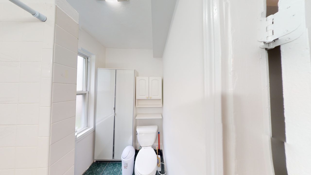 a room in Lower Allston photo 6