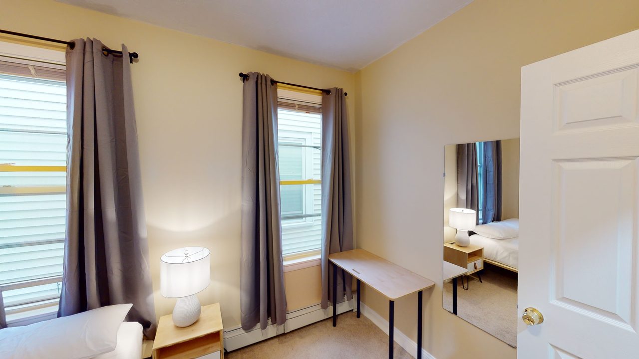 a room in Wellington-Harrington photo 3