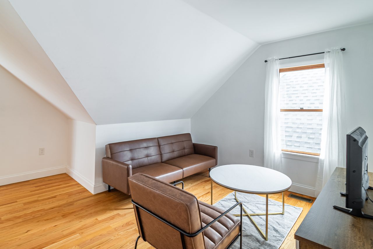 a room in East Somerville photo 5