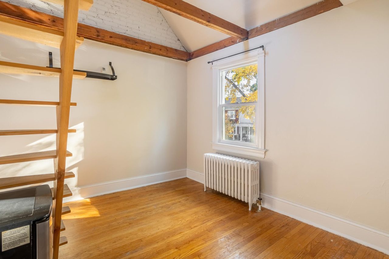 a room in Northwest Washington photo 7