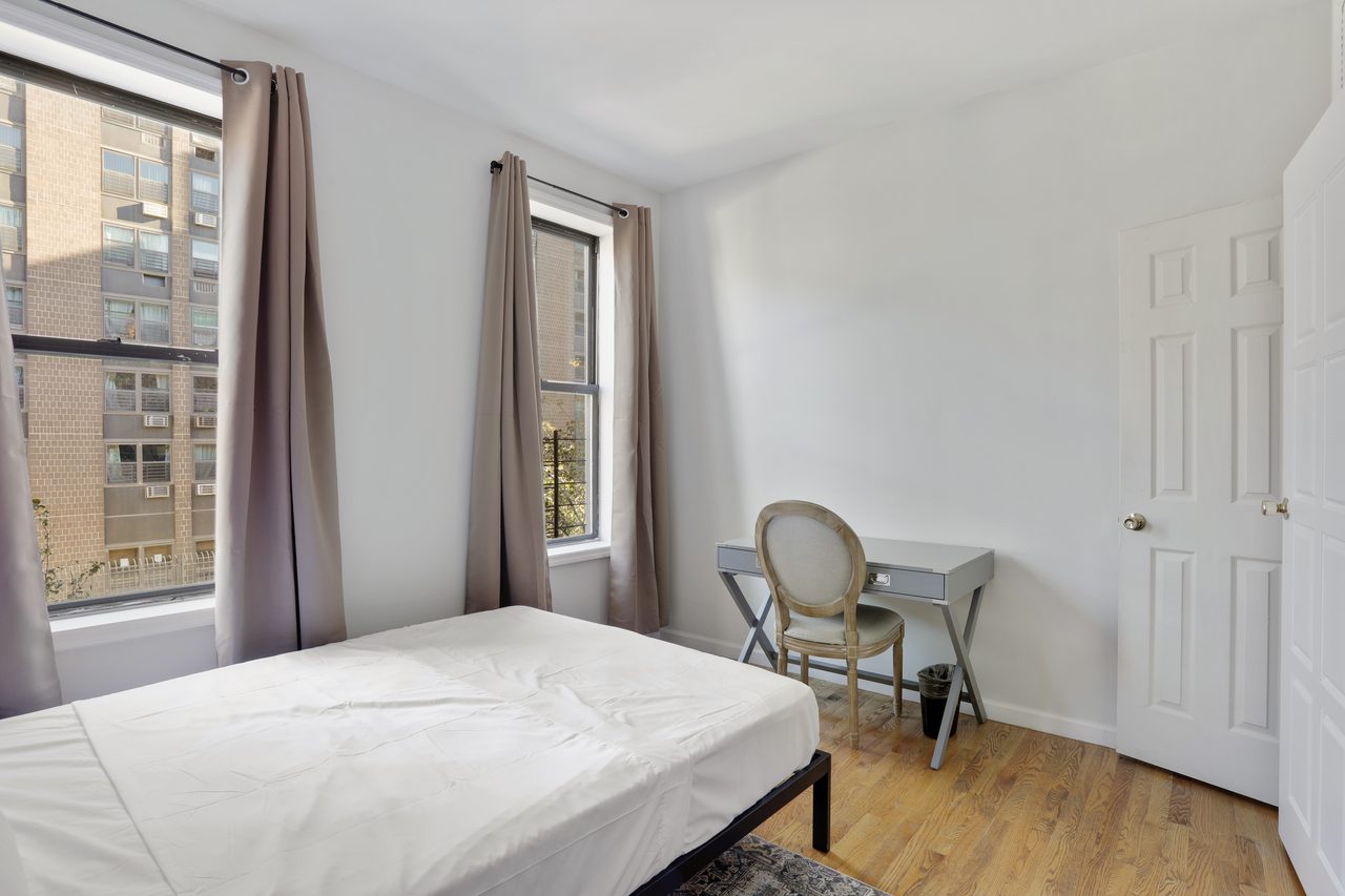 a room in Morningside Heights photo 3
