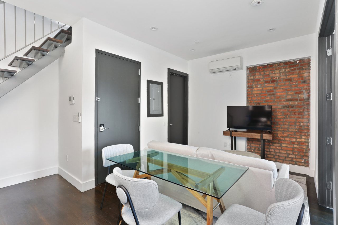 a room in Bedford-Stuyvesant photo 6