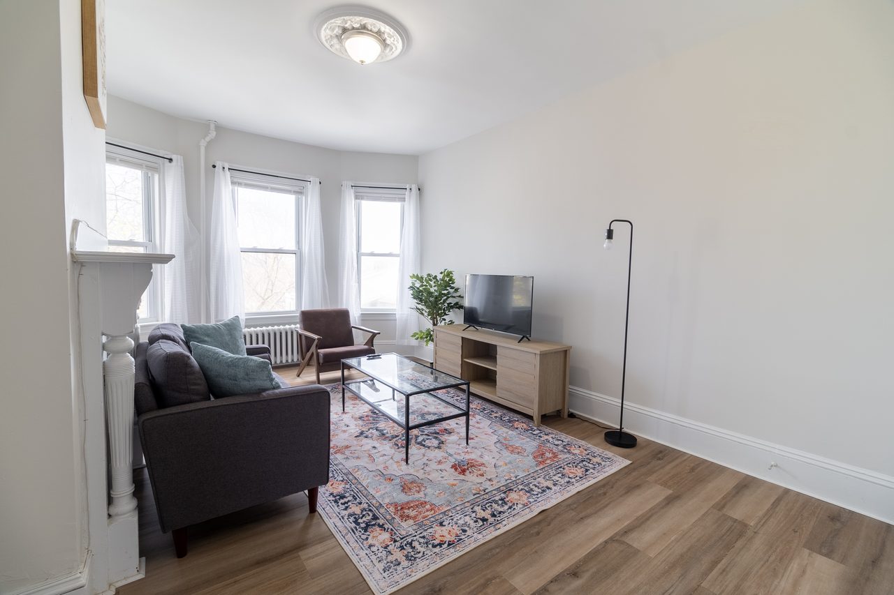 a room in Roxbury photo 5