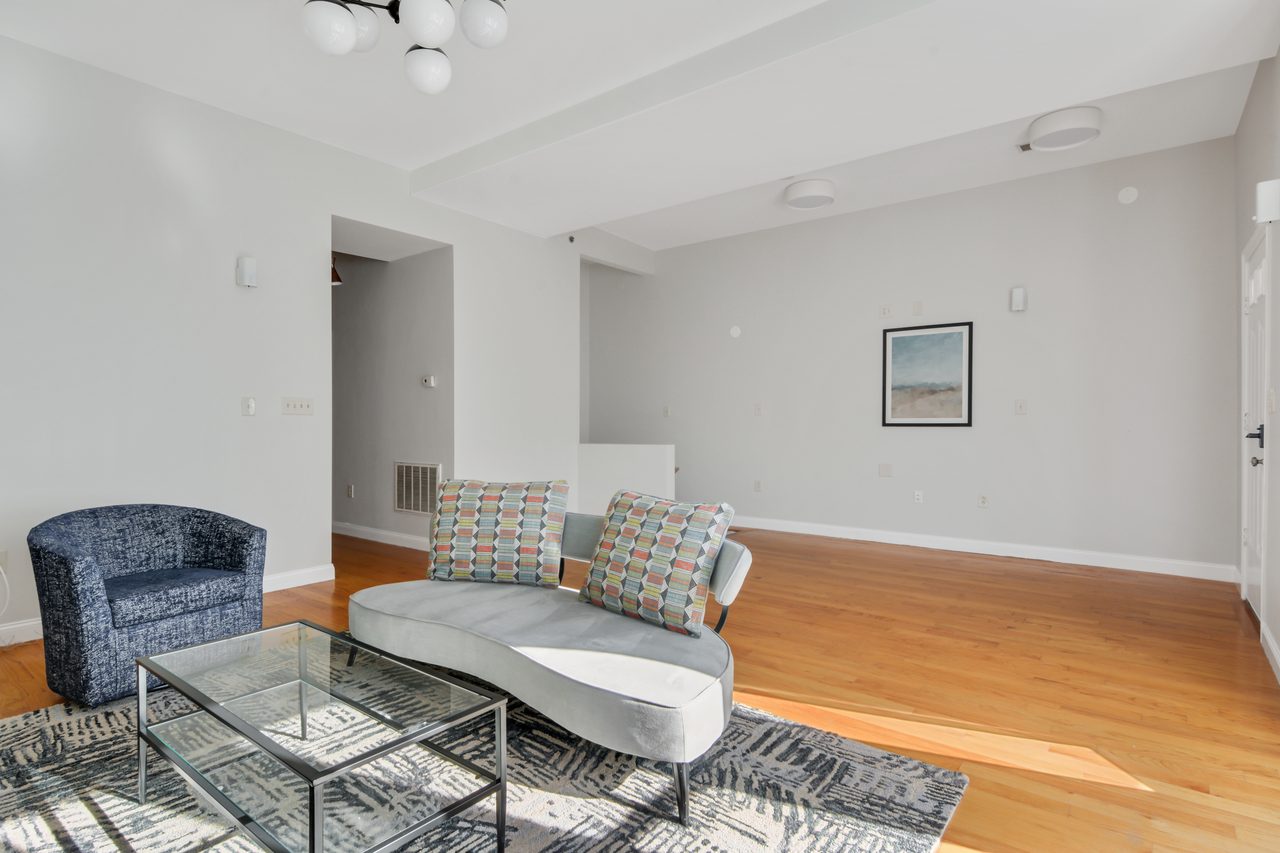 a room in Roxbury photo 5