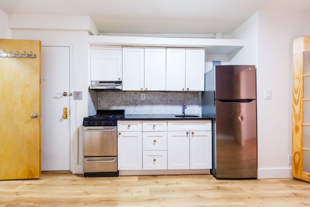 a room in Hell's Kitchen photo 5