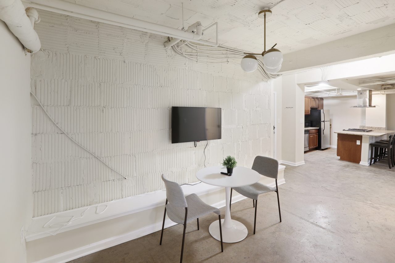 a room in Northwest Washington photo 6