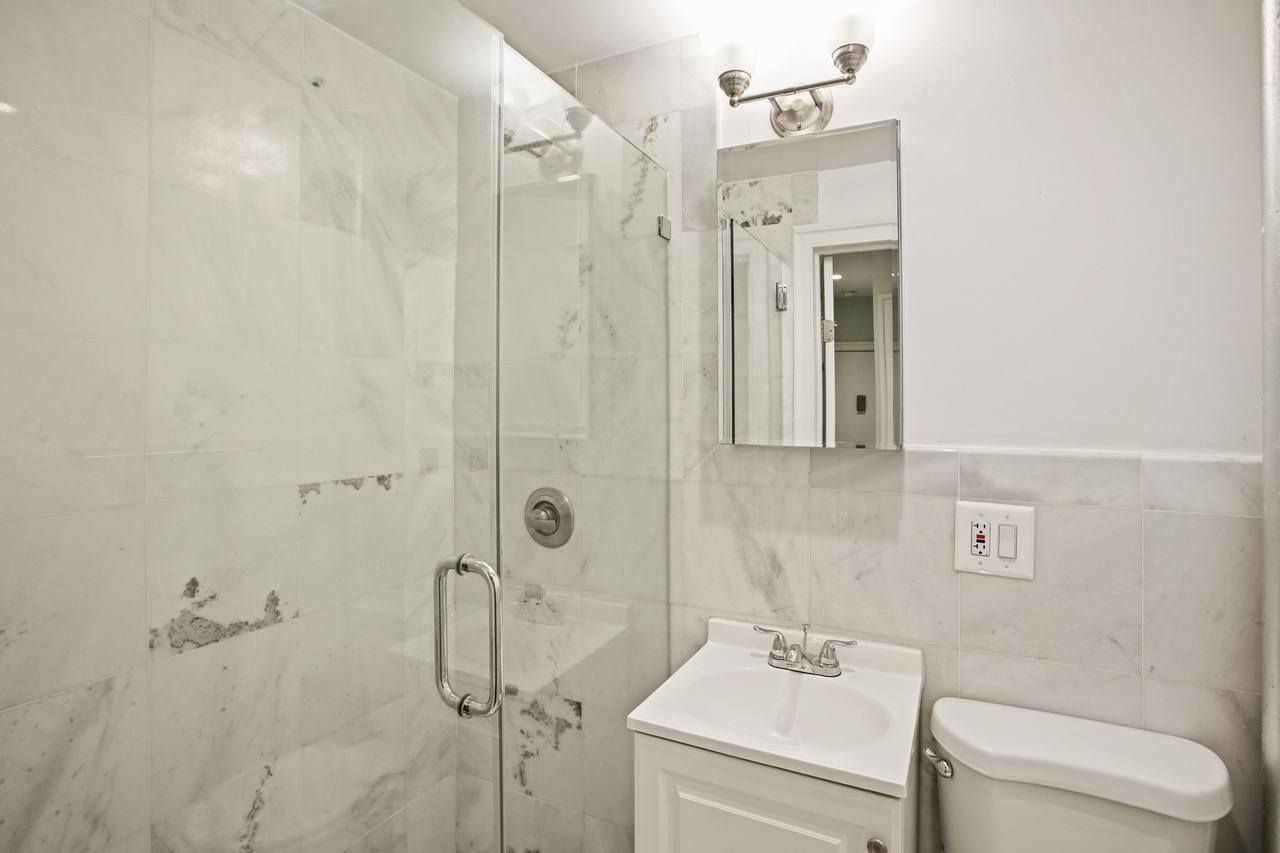 a room in East Village photo 9