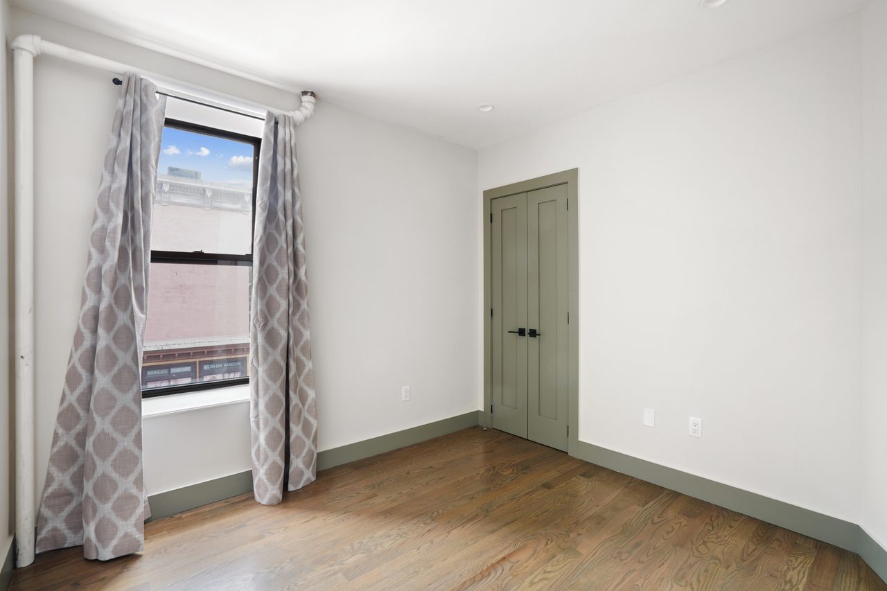 a room in East Harlem photo 2