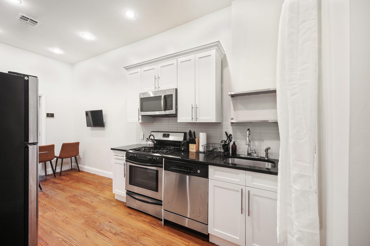 a room in Crown Heights photo 5
