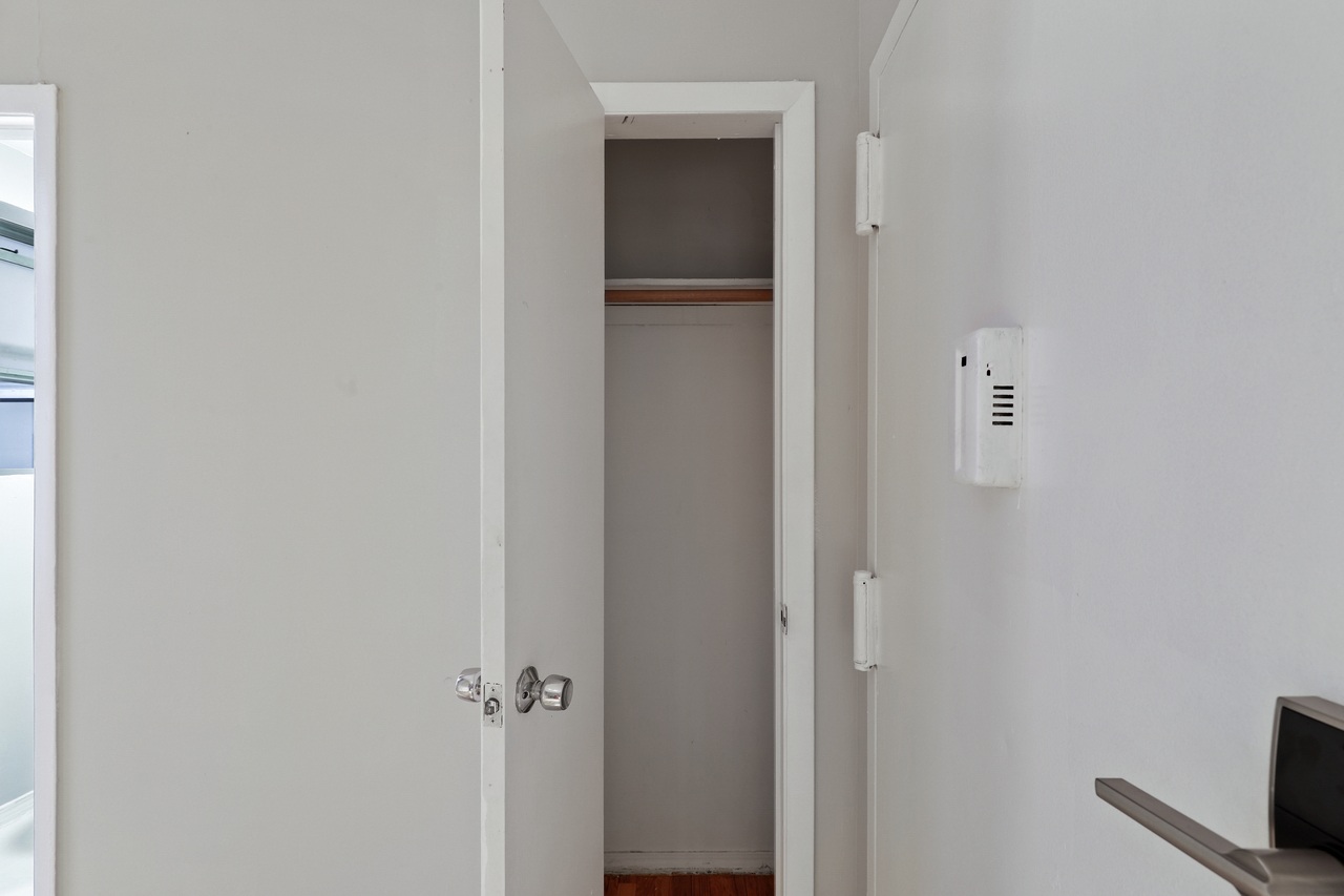 a room in Lincoln Square photo 6