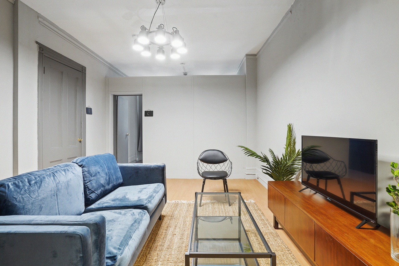 a room in Theater District photo 3